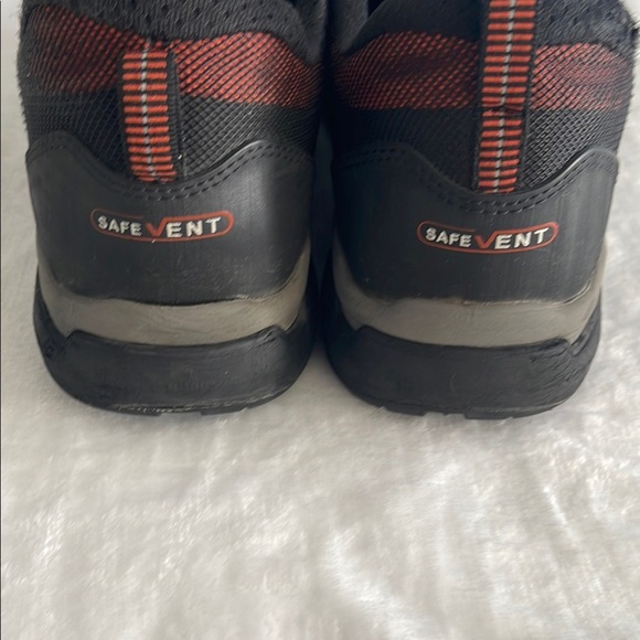 Helly Hansen steel toe Shoes with Breathable Fabric - Picture 2 of 7